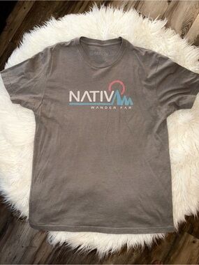 🤎 NATIV // Wander Far Logo Tee // Gray